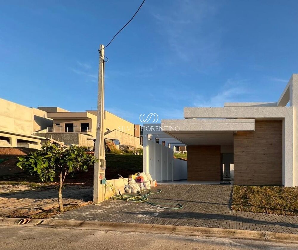 Casa à venda com 3 quartos, 275m² - Foto 1