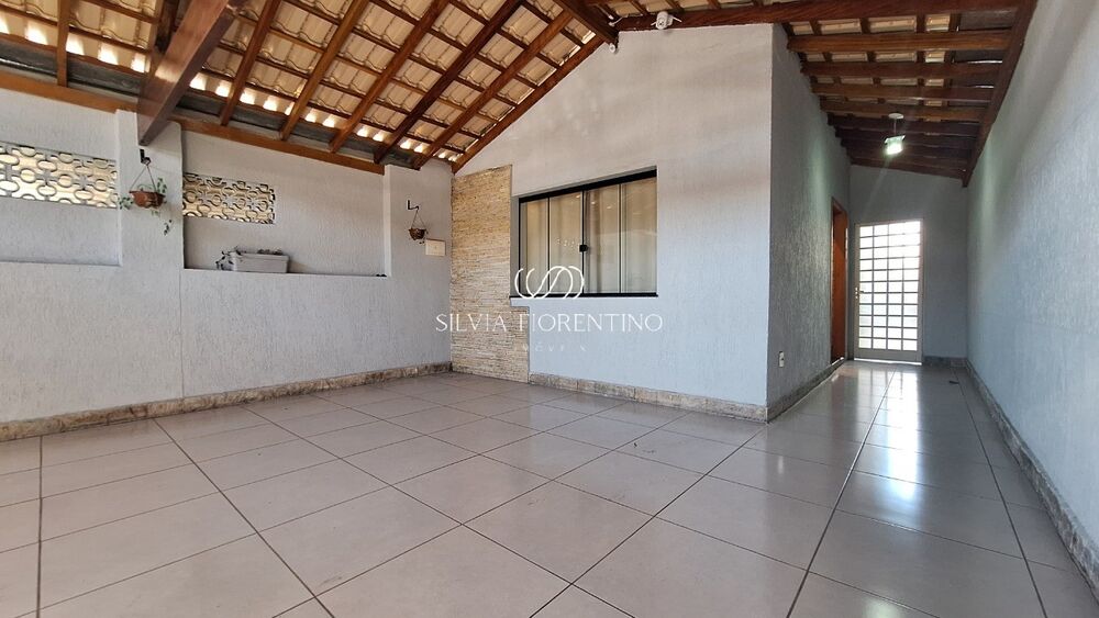 Casa à venda com 2 quartos, 151m² - Foto 1