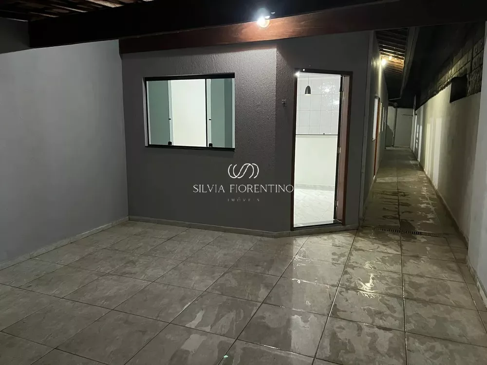 Casa à venda com 3 quartos, 127m² - Foto 1