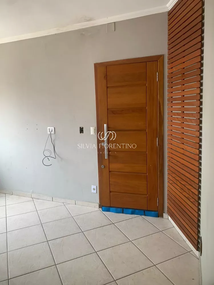 Casa à venda com 2 quartos, 125m² - Foto 2