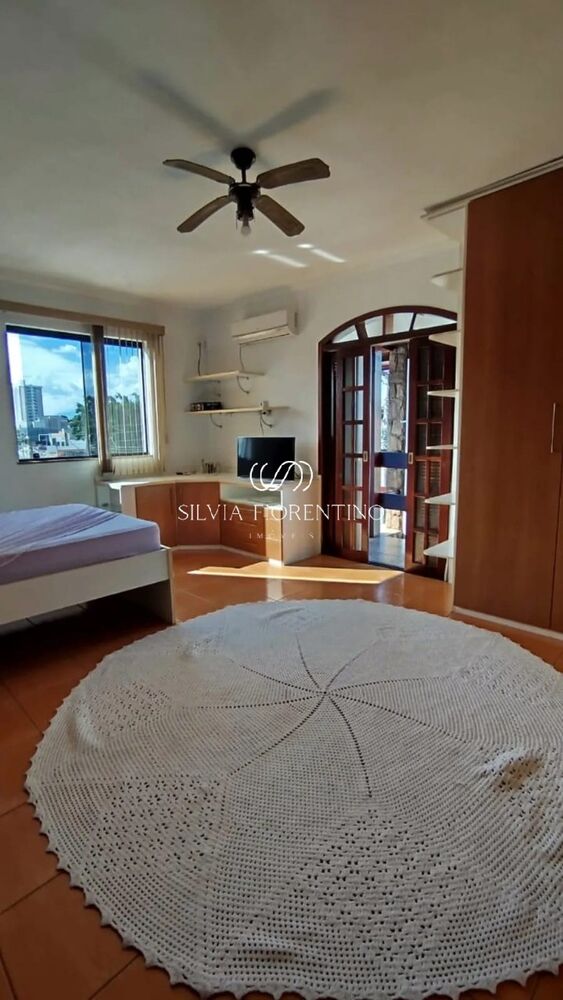 Casa, 5 quartos, 250 m² - Foto 1