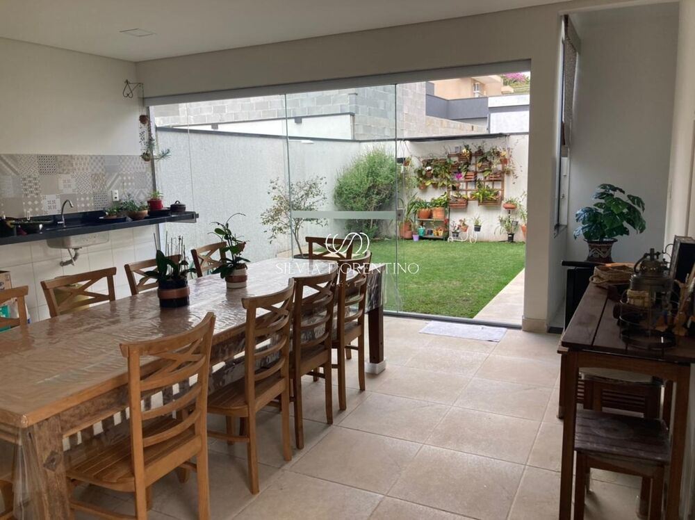 Casa, 4 quartos, 300 m² - Foto 1