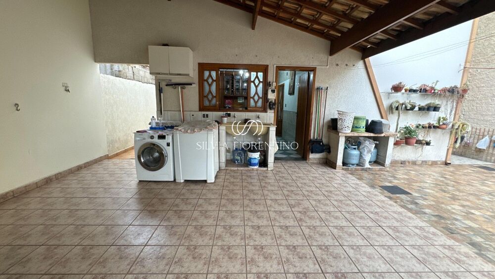 Casa, 3 quartos, 270 m² - Foto 1