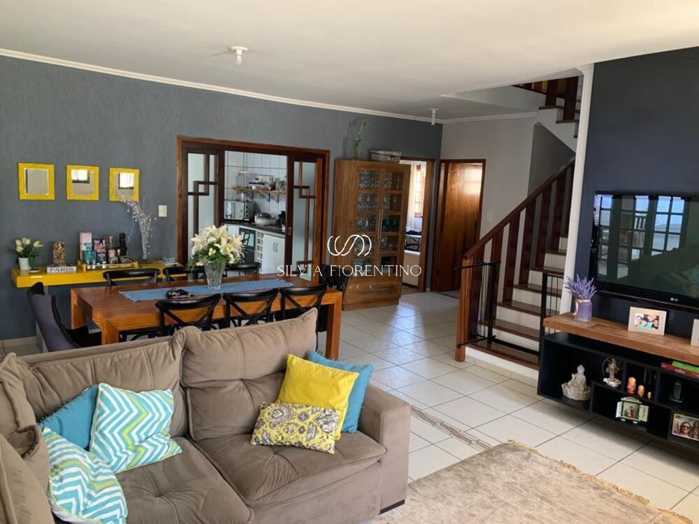 Casa à venda com 4 quartos, 283m² - Foto 1