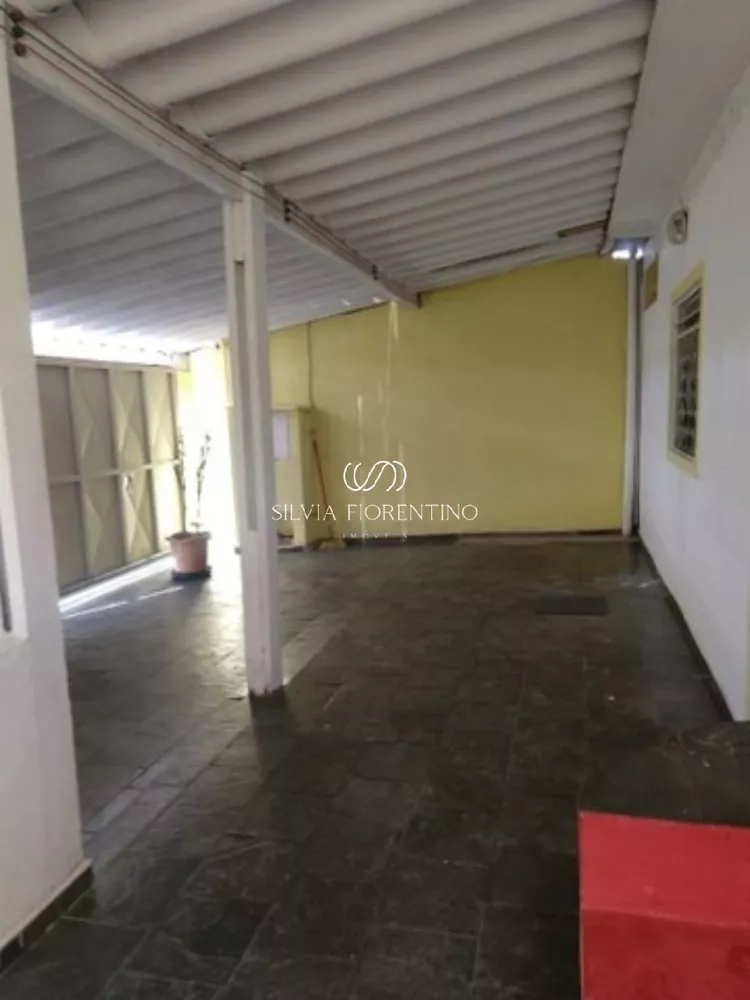 Casa à venda com 3 quartos, 250m² - Foto 1