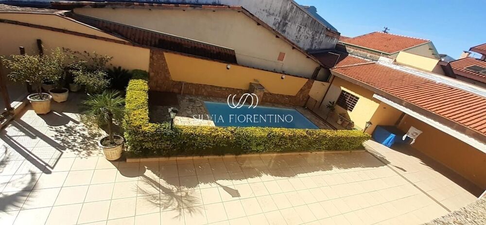 Casa à venda com 4 quartos, 500m² - Foto 2