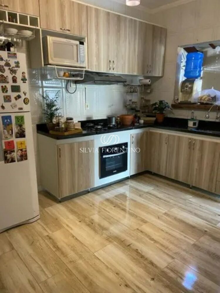Casa à venda com 3 quartos, 180m² - Foto 2