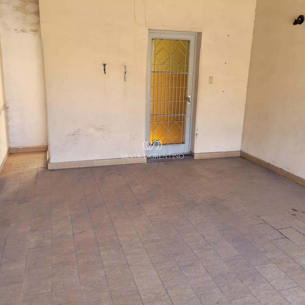 Casa à venda com 4 quartos, 200m² - Foto 2