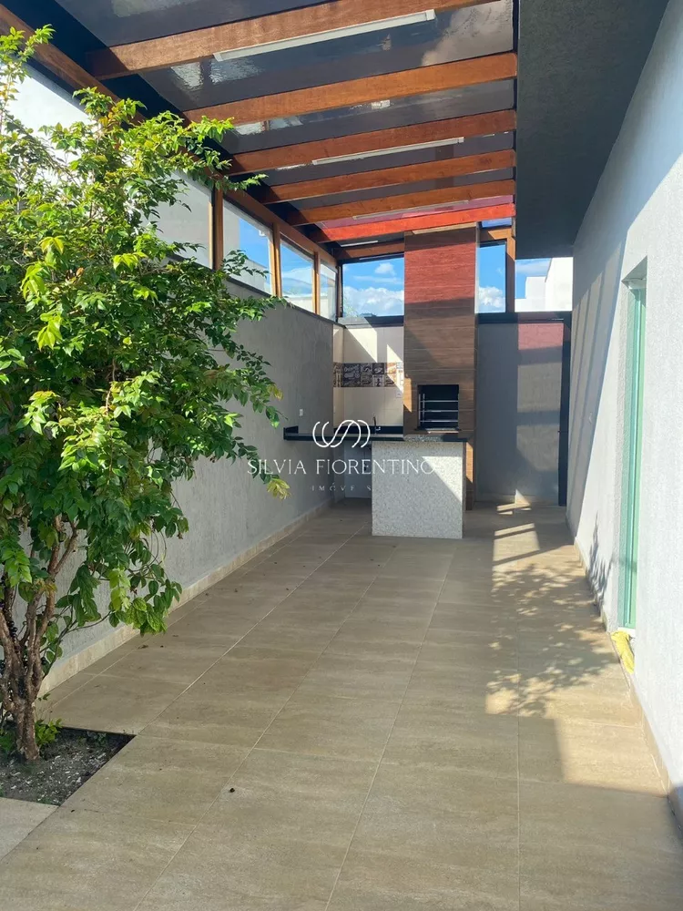 Casa à venda com 3 quartos, 250m² - Foto 1