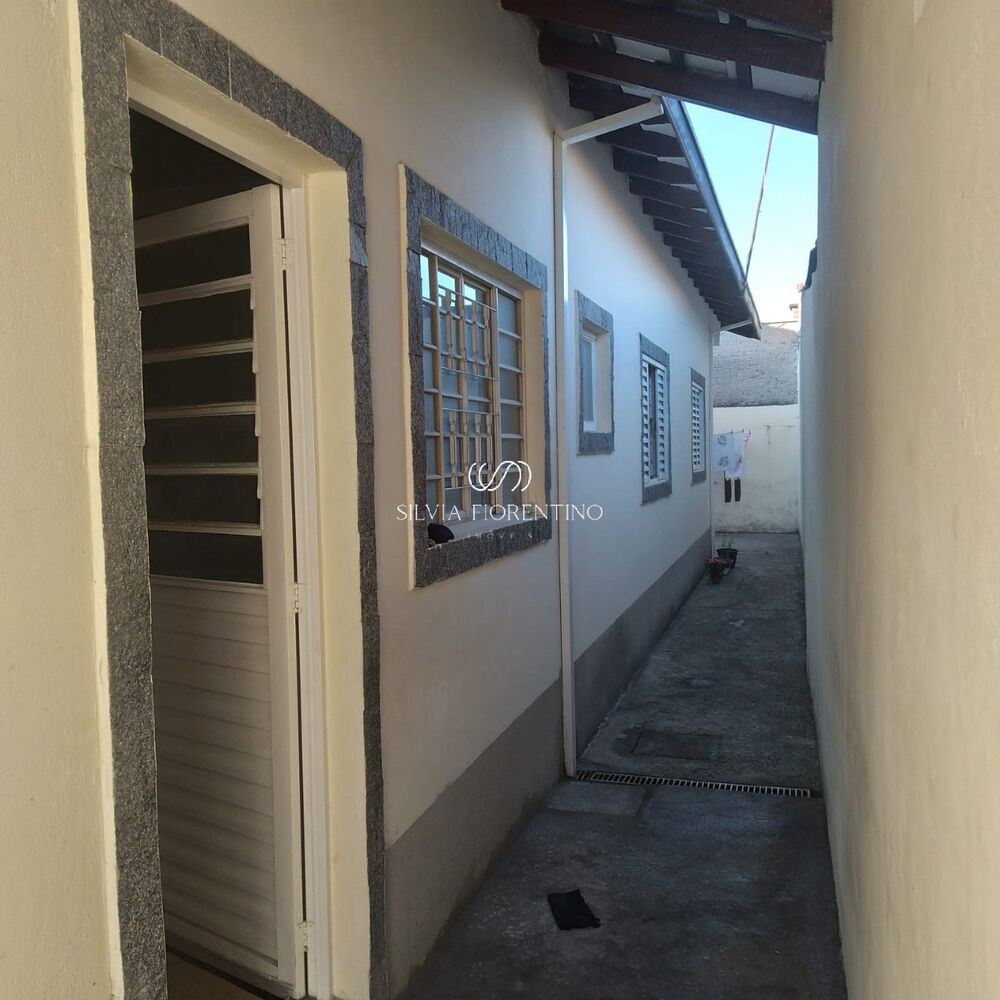 Casa à venda com 2 quartos, 125m² - Foto 1