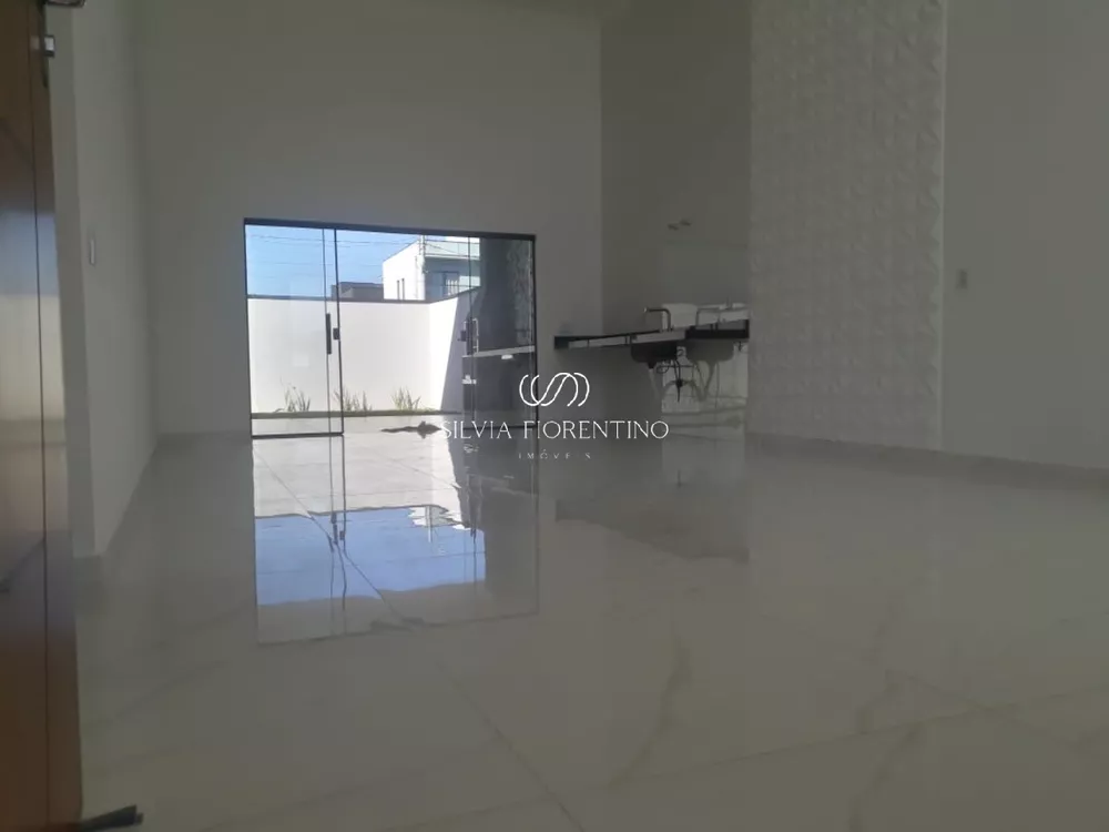 Casa à venda com 3 quartos, 250m² - Foto 1