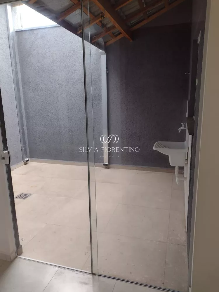 Casa à venda com 3 quartos, 156m² - Foto 1