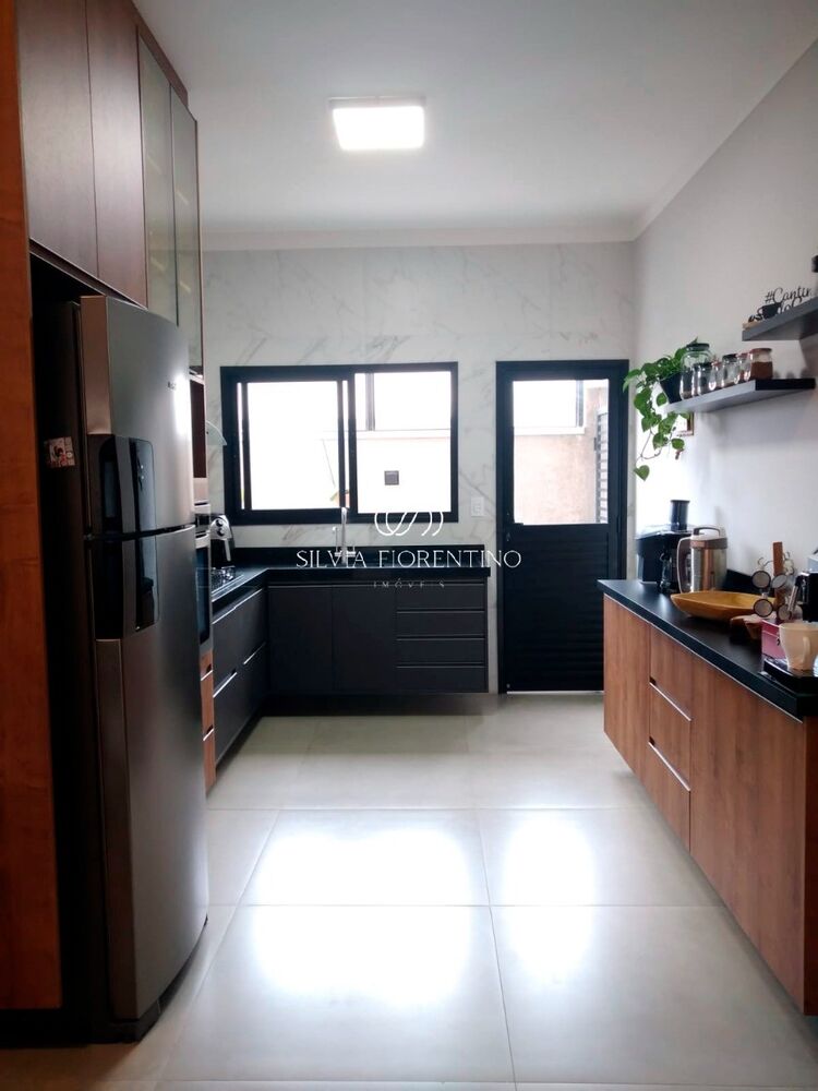 Casa à venda com 3 quartos, 275m² - Foto 4