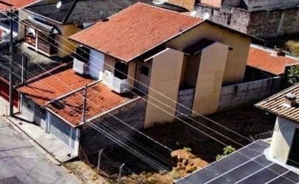 Casa à venda com 3 quartos, 118m² - Foto 1