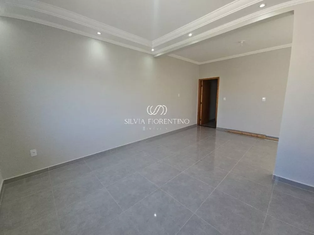 Casa à venda com 2 quartos, 125m² - Foto 2