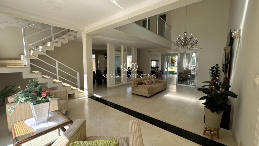 Casa à venda com 3 quartos, 700m² - Foto 1