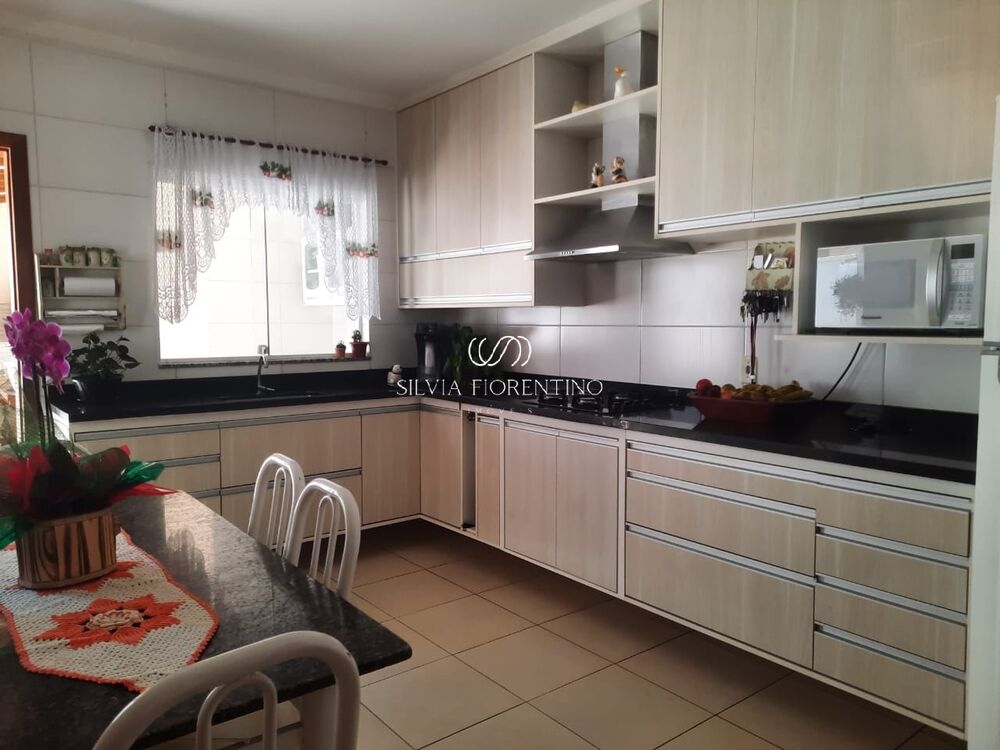 Casa, 3 quartos, 225 m² - Foto 2
