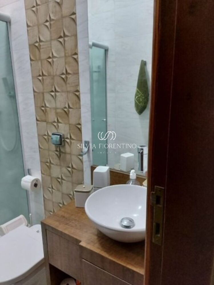 Casa à venda com 3 quartos, 261m² - Foto 2