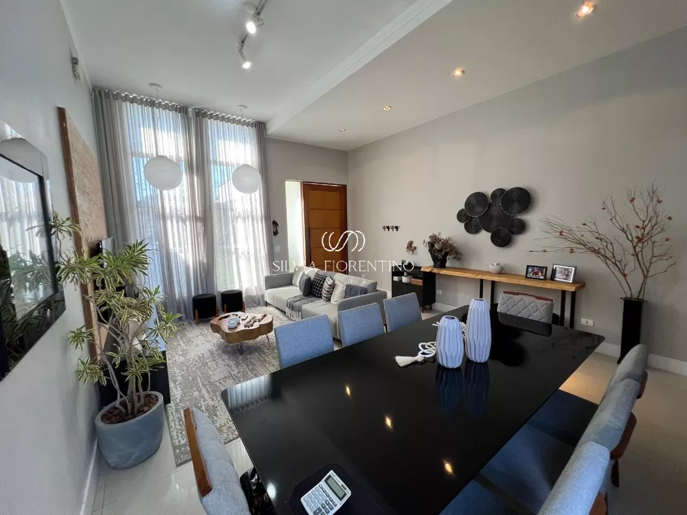 Casa à venda com 3 quartos, 440m² - Foto 1