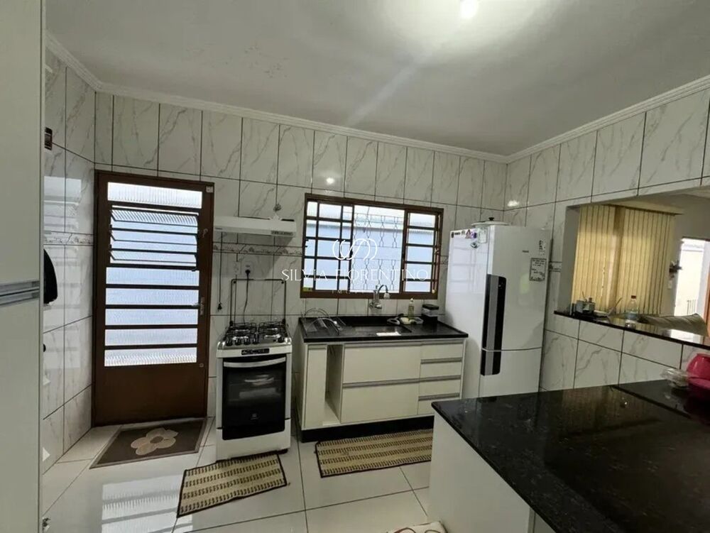 Casa à venda com 2 quartos, 125m² - Foto 3