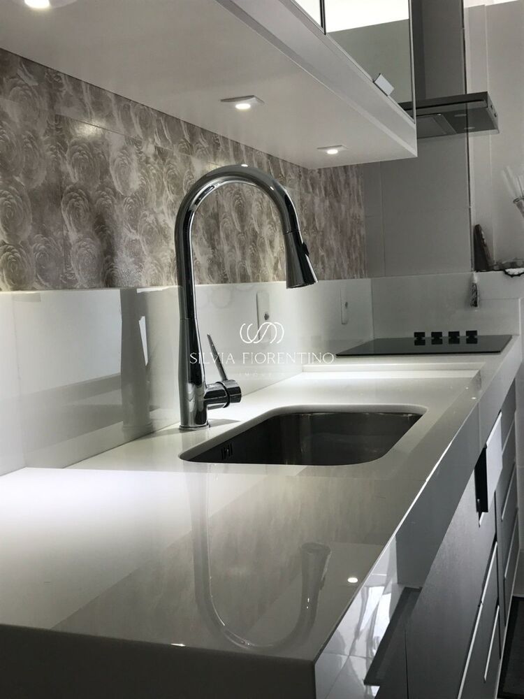Apartamento à venda com 3 quartos, 153m² - Foto 2