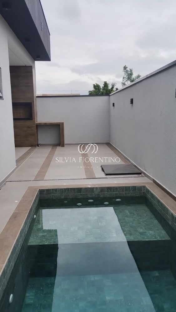 Casa à venda com 3 quartos, 253m² - Foto 1