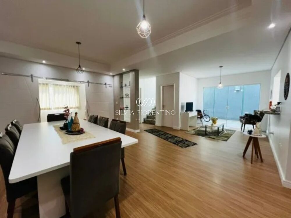 Casa, 3 quartos, 275 m² - Foto 1