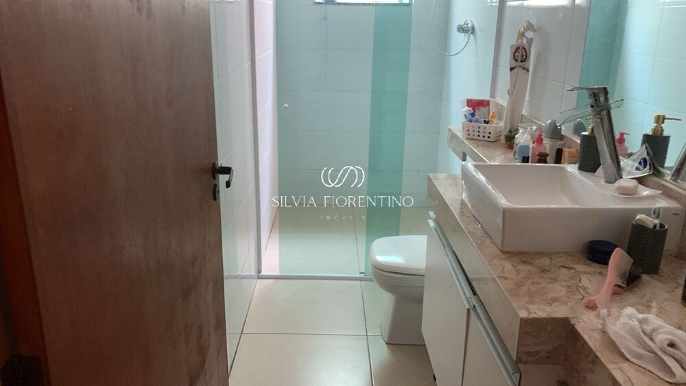 Casa à venda com 3 quartos, 250m² - Foto 2