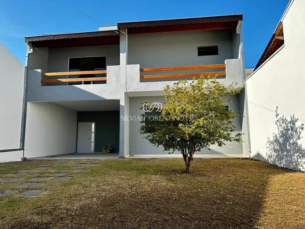 Casa à venda com 3 quartos, 250m² - Foto 1