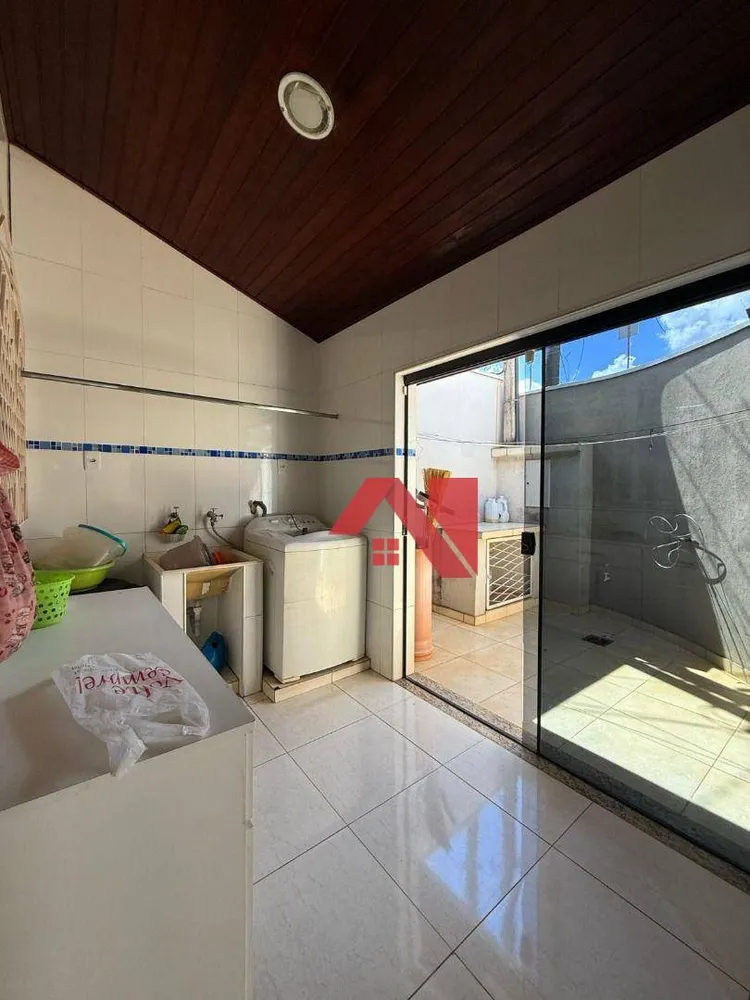 Casa, 3 quartos, 211 m² - Foto 2