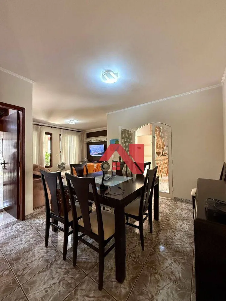 Casa, 3 quartos, 211 m² - Foto 4