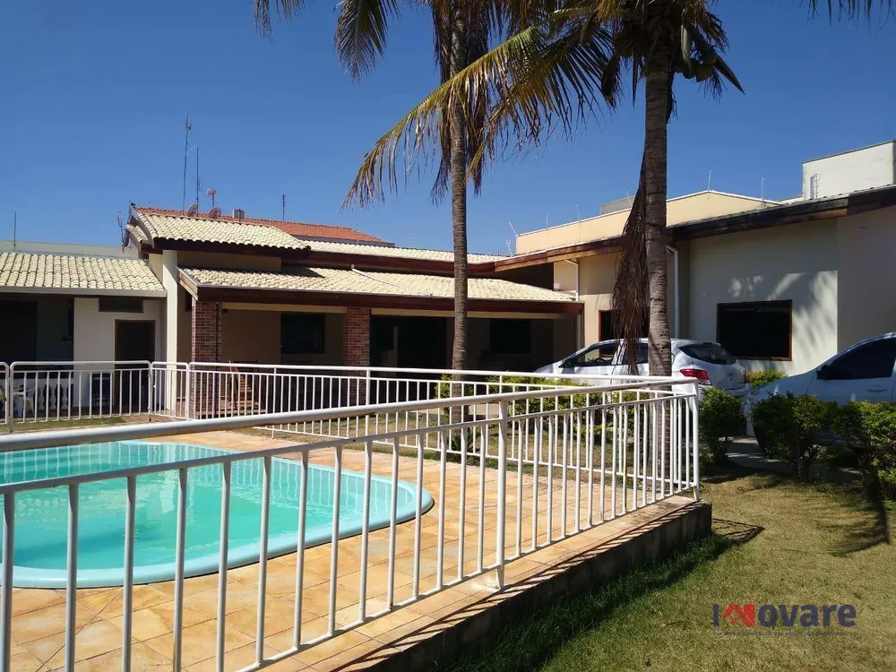 Chácara, 3 quartos, 687 m² - Foto 1