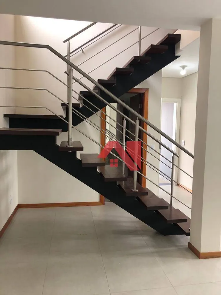 Sobrado, 3 quartos, 200 m² - Foto 1
