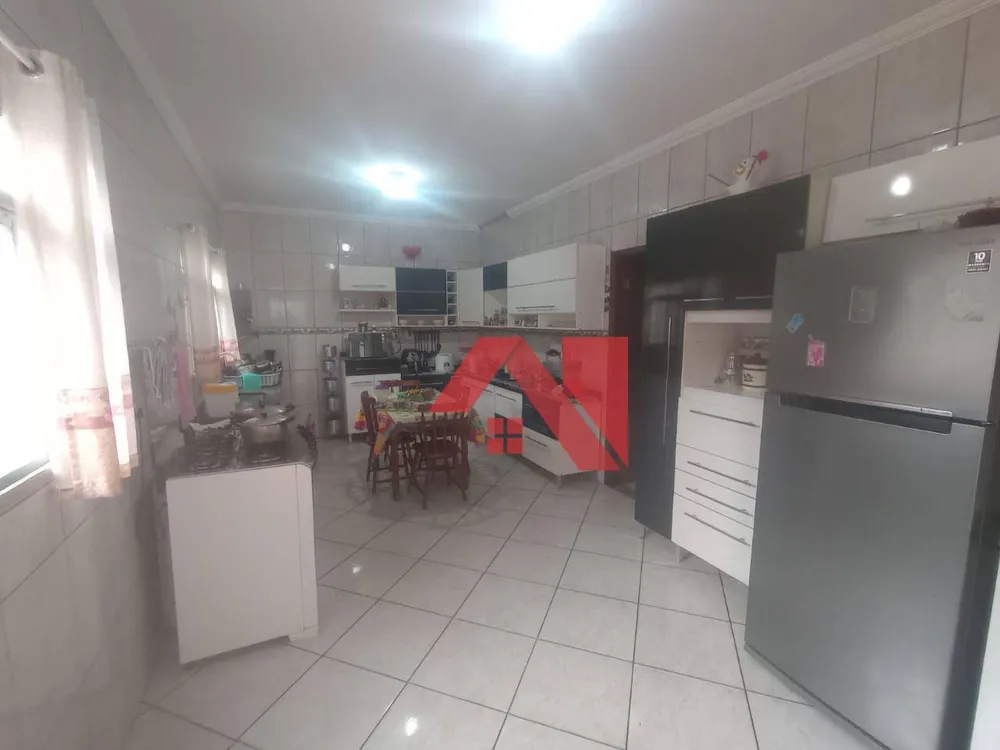 Casa, 3 quartos, 258 m² - Foto 1