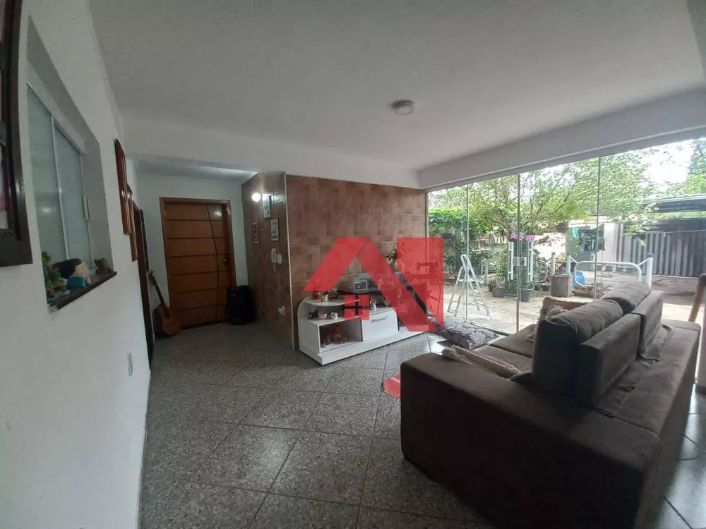 Sobrado à venda com 5 quartos, 330m² - Foto 1