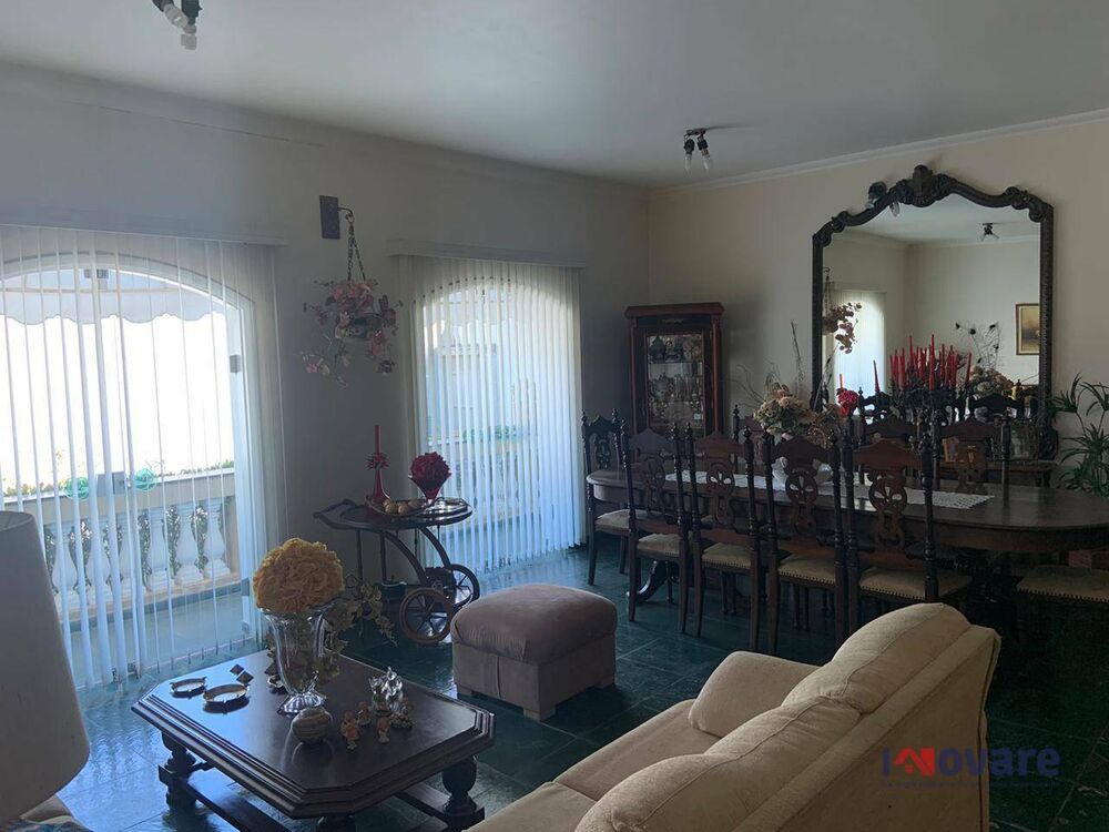 Casa, 3 quartos, 327 m² - Foto 1