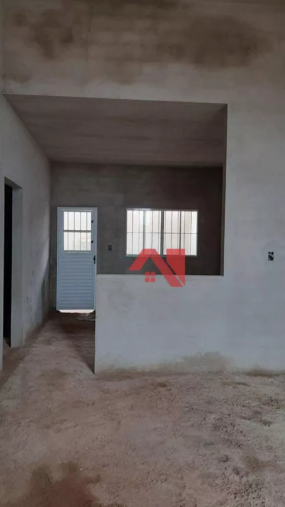 Casa à venda com 2 quartos, 110m² - Foto 1