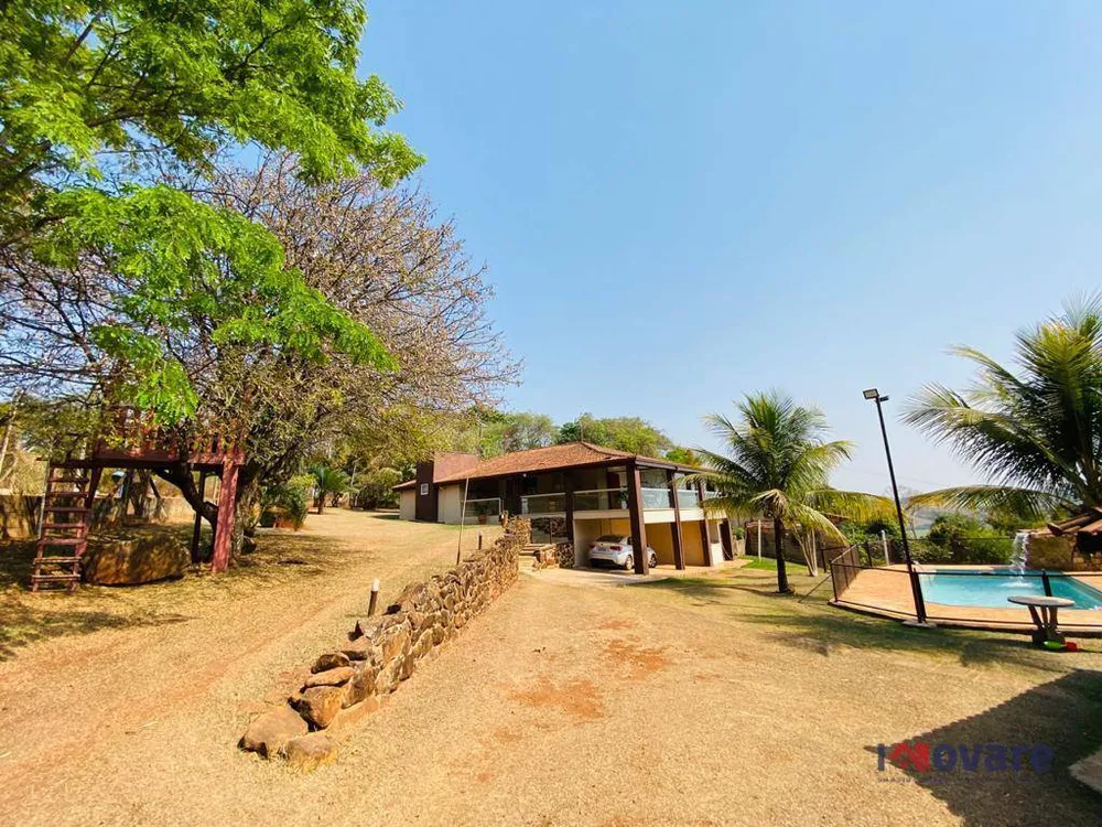 Chácara, 4 quartos, 2370 m² - Foto 1