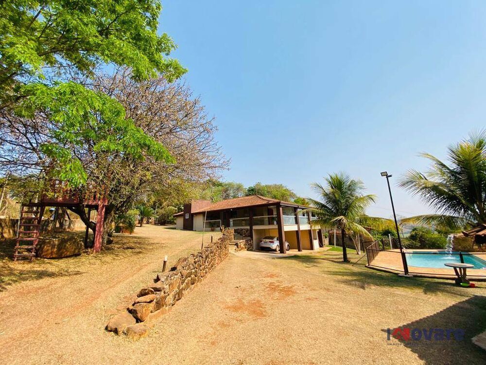 Chácara à venda com 4 quartos, 340m² - Foto 1