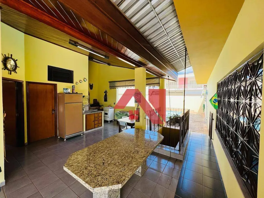 Sobrado, 3 quartos, 435 m² - Foto 1