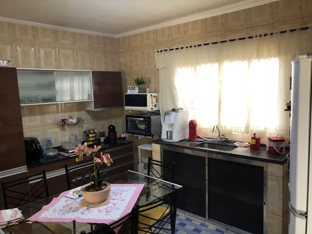 Casa à venda com 3 quartos, 139m² - Foto 1