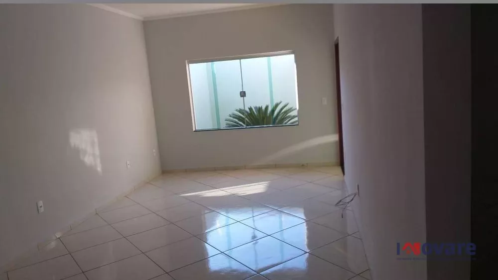 Casa à venda com 2 quartos, 100m² - Foto 3