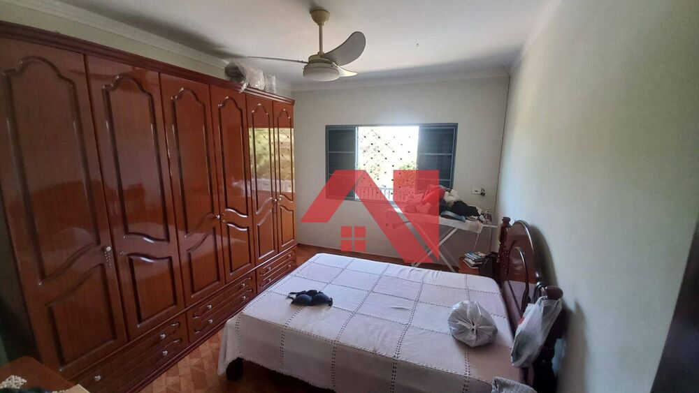 Casa para alugar com 2 quartos, 200m² - Foto 3