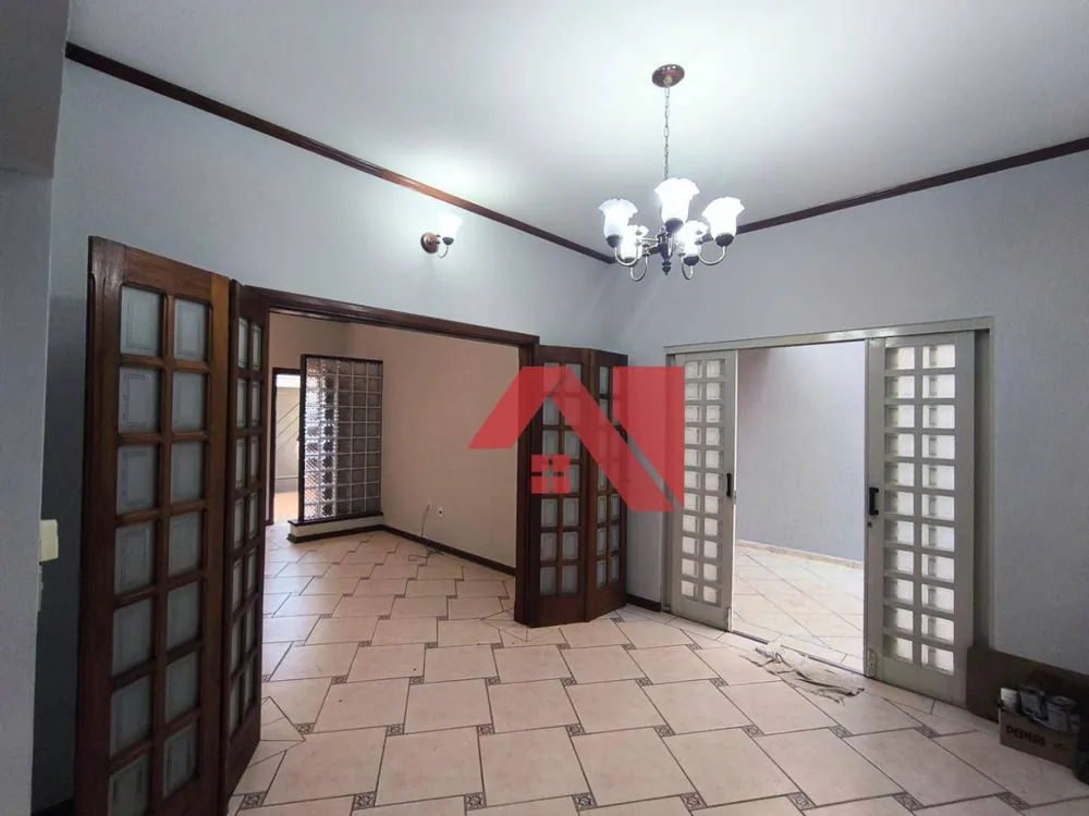 Casa, 3 quartos, 218 m² - Foto 1