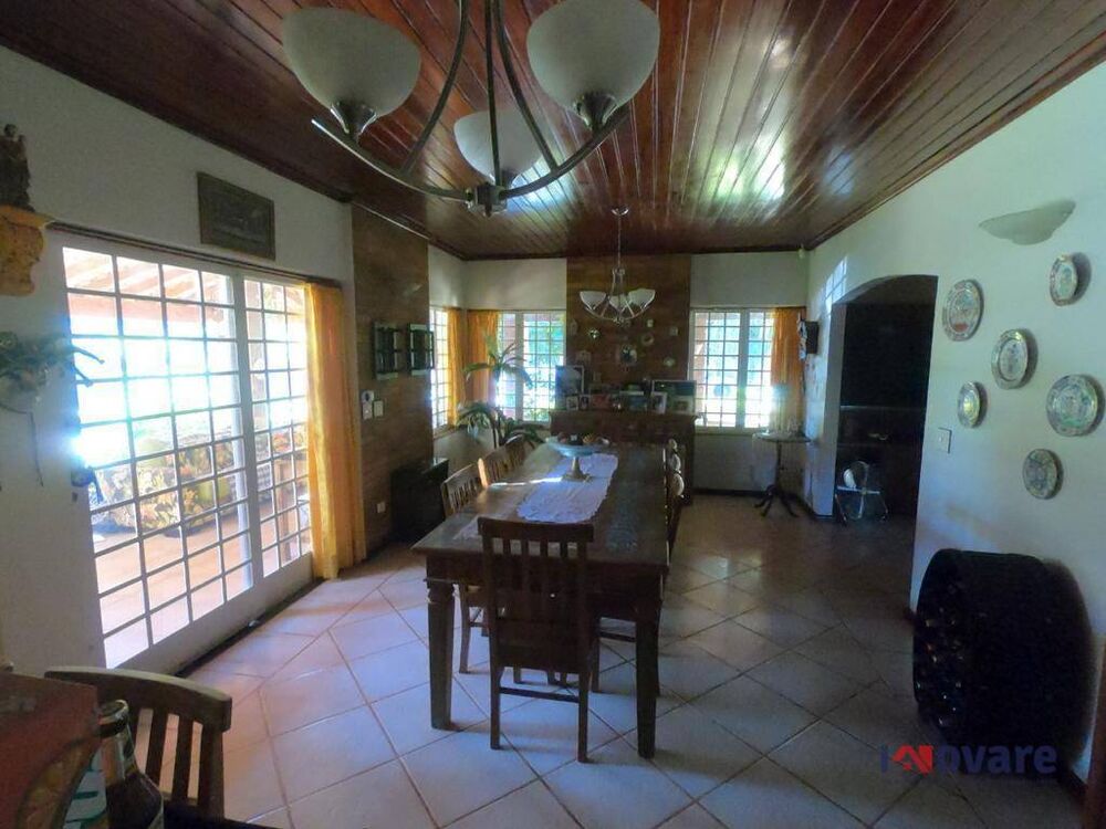 Chácara, 5 quartos, 2212 m² - Foto 1