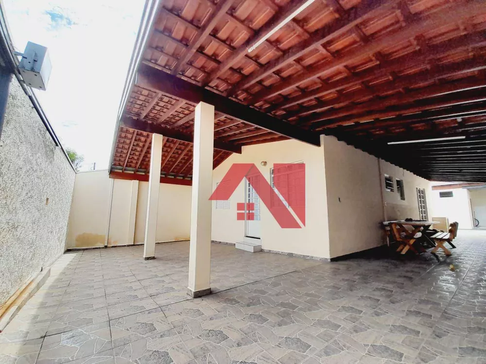 Casa à venda com 2 quartos, 110m² - Foto 1