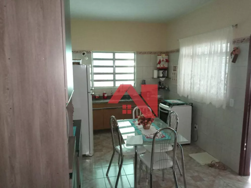 Casa à venda com 3 quartos, 200m² - Foto 3