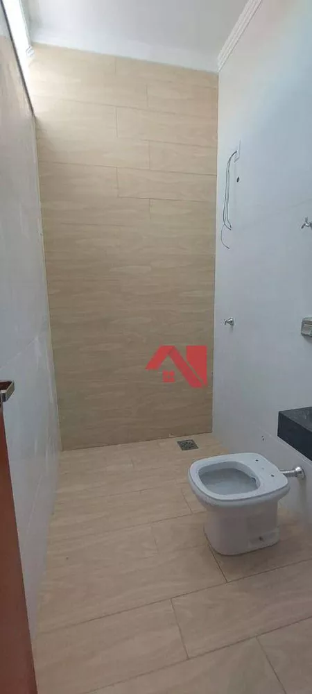 Casa à venda com 2 quartos, 80m² - Foto 2