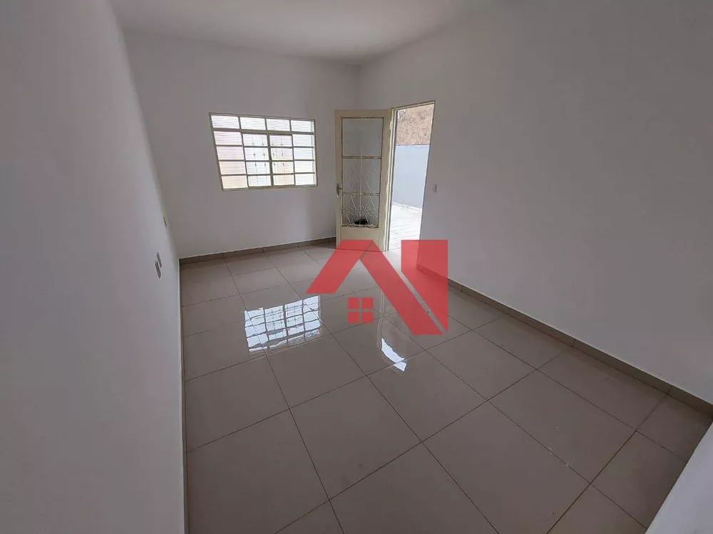 Casa à venda com 2 quartos, 70m² - Foto 1