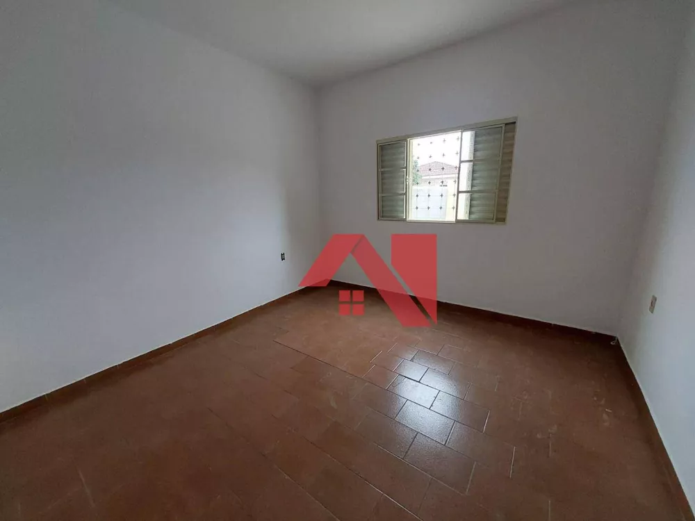 Casa à venda com 2 quartos, 70m² - Foto 2